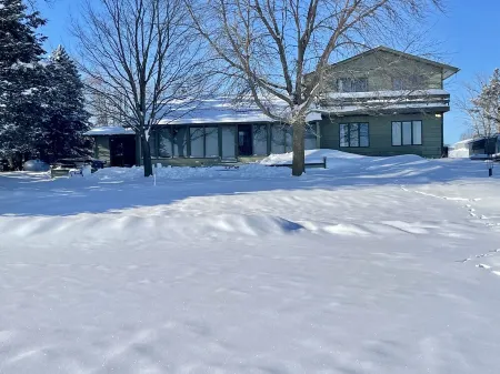 Limited summer dates Lakefront sandy beach, sunroom, sauna, game room, kayaks!