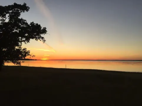 Lakefront Cozy Cottage
