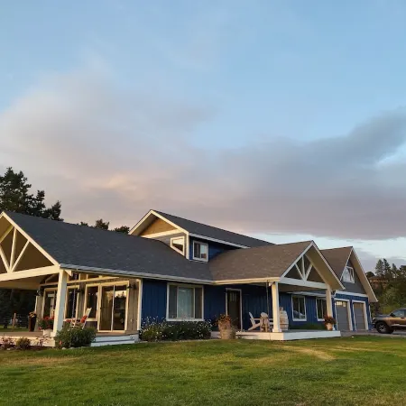 The Flat at Flathead Lake Отели в г. Бигфорк