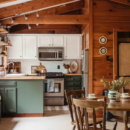 Rosemary on Grand - Cottage Core Lakehouse w/ ADA Dock in Gated Community Отели в г. Клиора