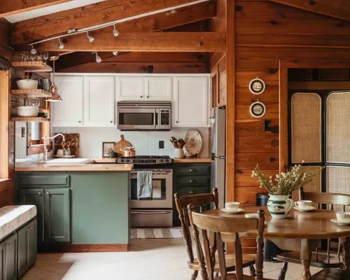 Rosemary on Grand - Cottage Core Lakehouse w/ ADA Dock in Gated Community Hotels in Cleora