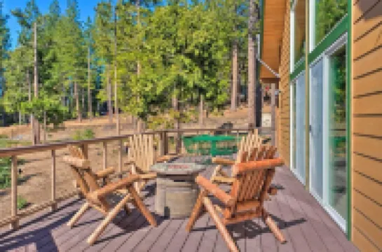 Huge Cozy Cabin 3 Bed Rooms, loft, Game/bedroom, Spa