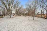 Comfy Homestay- Large Deck & Backyard - near St Paul Hotéis em Little Canada