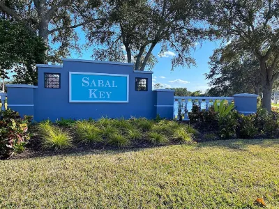 Newly remodeled cozy 2 bed/2.5 bath townhome Hotels near Walmart Supercenter