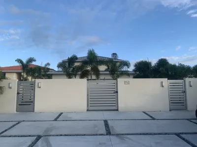 Private Villa steps to Lido Beach Hotels near Lido beach