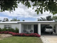 MINUTES TO BEACHES & DOWNTOWN JENSEN BEACH, SLEEPS 4 Отели рядом с достопримечательностью «сквер Уан»