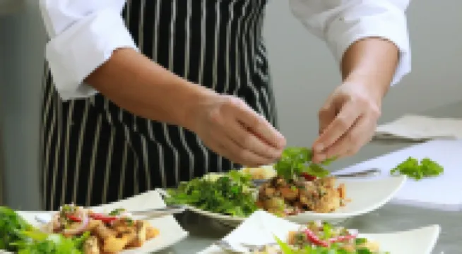 Fun Retreat: 6BR Pool, Games, Jacuzzi, BBQ & More