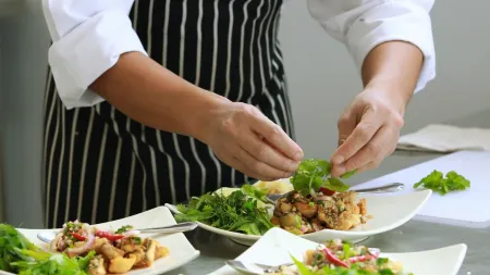 Fun Retreat: 6BR Pool, Games, Jacuzzi, BBQ & More