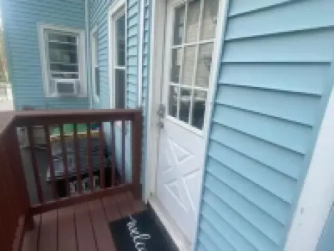 Boston 2bd King Bed near Harvard, MIT, subway near Boston. On-site free Parking Hotels in Somerville