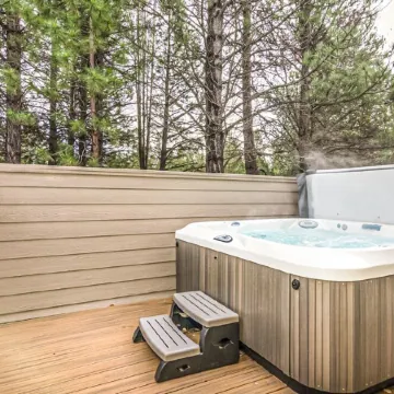 Sunriver Adventure Lodge - 4Br/3.5BA, 2 Primary Suites, A/C, Bikes, & Sharc