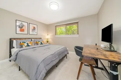 Modern Home in Reno w/PoolTable, HotTub.10 mins from Downtown! Hotels near Reno–Tahoe International Airport