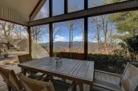 Big Sky Retreat - Incredible Mountain Views! Hike, golf, relax and unplug! Hotels in Sky Valley