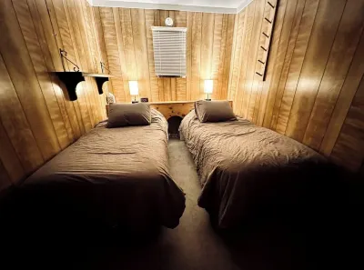 The Grotto Alaska 1BR Apartment, Near Katmai!
