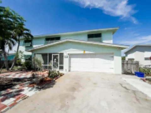 Skyline Breeze - Minutes from downtown Jensen Beach Hotels in Jensen Beach