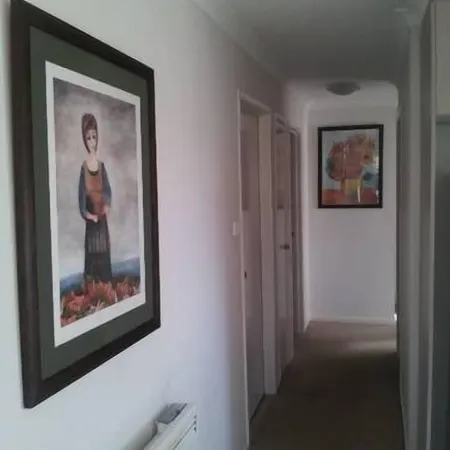 Majura House - home away from home Отели в г. Уотсон