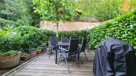 Vacation apartment "Kraxlhütte" Dresden - comfortable, large apartment Отели рядом с достопримечательностью «Шлос Пилльниц»