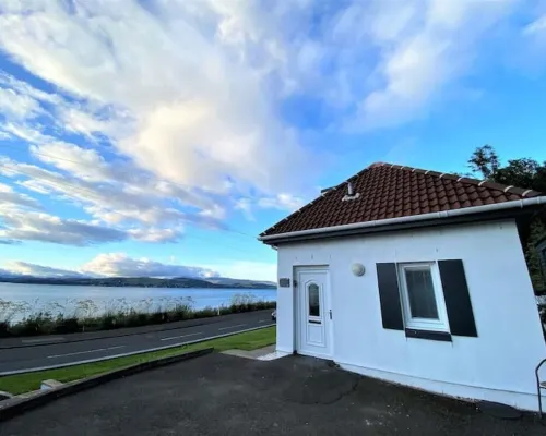 The Wee Cottage by the Ferry Hotels in Gourock