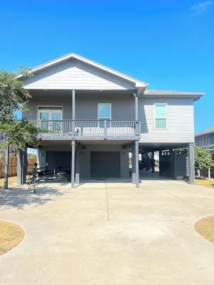 Bay View & Canal Home in Sea Isle,sleeps 11, 1/2 mile to beach/restaurant/marina Hotels near Salt Cedar Avenue Beach Access Point #36