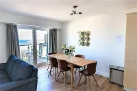 Ocean 1  Apartment Overlooking Fistral Beach - Apartemen