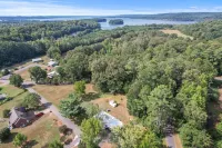 Peaceful Cabin Home-Minutes from Guntersville City Harbor and Boat Launches