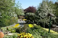 Sunny vacation home with separate entrance Hotels near FINDUS Flohmarkt + Ankauf aller Art