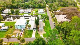 Waterfront Home on deep canal, private dock, close to boat ramp Ft Island Trail
