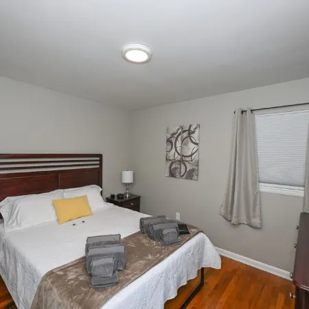 Scenic hiking in Cuyahoga Valley National Park! 1BR house, central air & laundry