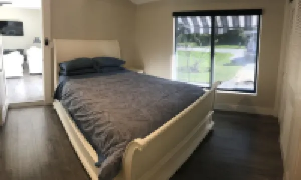 Renovated 4 Bedroom East Boca House, Walk to Everything!