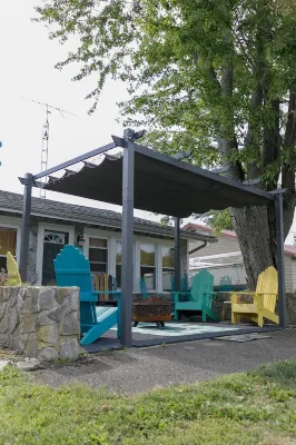 Happy Harbor:  cute cottage 1 block from Indian Lake.