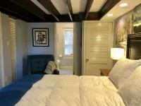 Five Minutes from Keeneland! Hotels in Woodford County