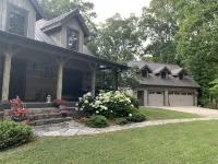 Perfect for Two! 30Min from Nashville or Franklin. Oak Hill Loft in Fairview