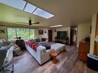 Experience Tranquility in a Spacious 3-Bedroom Surrounded by Hawaiian Forest