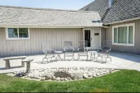 Huge Private Guest suite w/ jet tub in great neighborhood near attractions