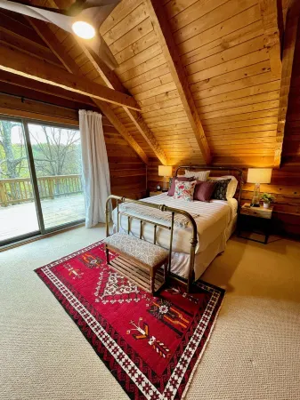 Cedarbank • Cabin in Virginia Wine Country