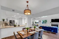 Spacious high ceiling home in Fremont | Private Yard | King Bed