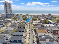 Luxury 8 BR/4.5 Ba - Just 1 block from the Beach! - 4 stelle