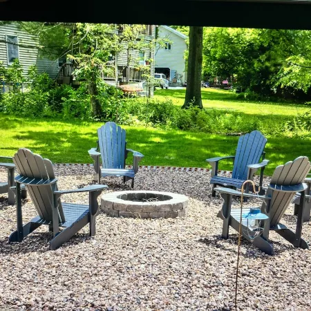Detox & Hike: Waterfront Oasis with Infrared Sauna & Shawangunk Mountains