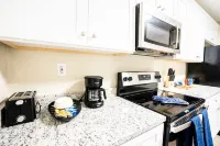 Beautiful Home in Decatur w/ game room. 12 min from Downtown.18 min from Airport
