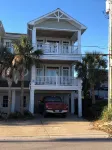 Charming 4-bedroom house in Wrightsville Beach; steps to beach; family friendly