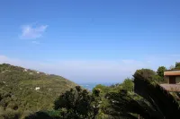 Minicasa con ampio spazio verde attrezzato