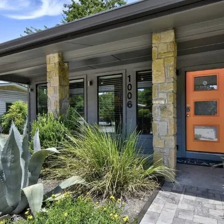 Huge Patio Game Room w/ Pool - 18 Beds - Downtown