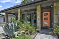 Huge Patio Game Room w/ Pool - 18 Beds - Downtown