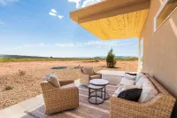 Private pool w/ slide, hot tub, and firepit! Near National Parks!