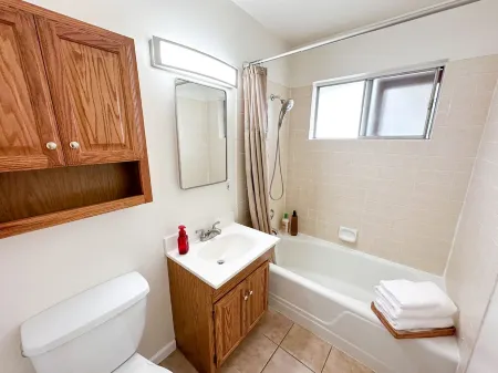 Peaceful Near Campus Home