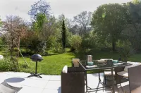 Rare, Cozy "loft type" studio with terrace and garden in the heart of St Jorioz.