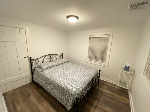 Lovely Cape Cottage 2 bedroom with private beach and central air.