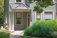 Guest suite close to James River and hiking/biking trails