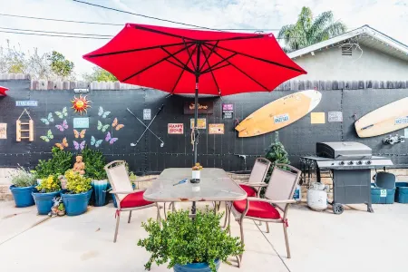 The Tiny Home in Thousand Oaks Отели рядом с достопримечательностью «Лейк Шервуд»