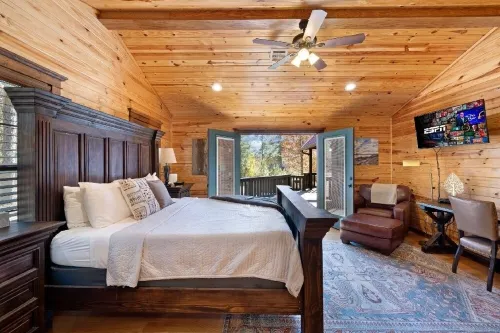 Enchanted Woods - Captivating Retreat for Couples or Small Family in Hochatown.