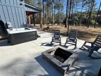2-Bedroom Cabin Overlooking a Private Lake with Dock and Kayaks Hotels in Covington County